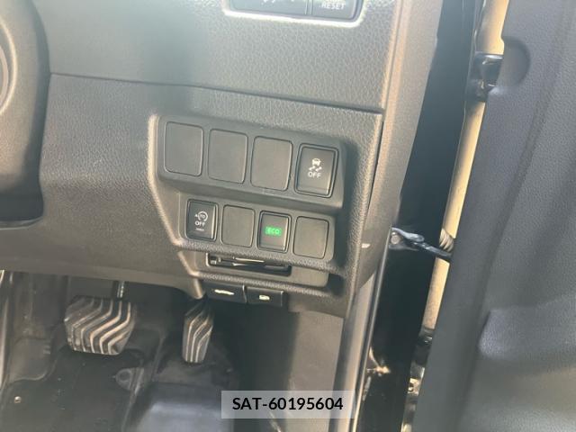 Nissan X-TRAIL 2016-11 8053911-17