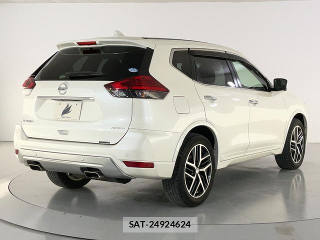 Nissan X-TRAIL 2017-09 8055555-6