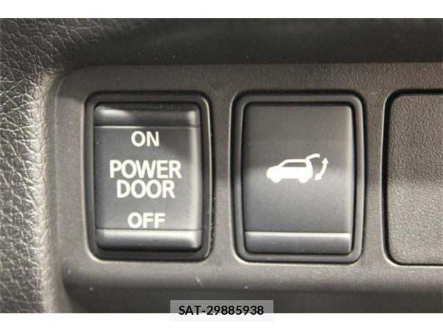 Nissan X-TRAIL 2018-07 8055886-4
