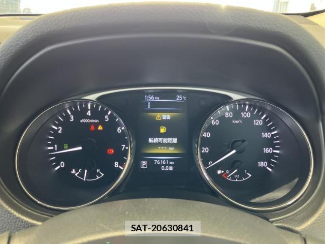 Nissan X-TRAIL 2015-10 8056253-17