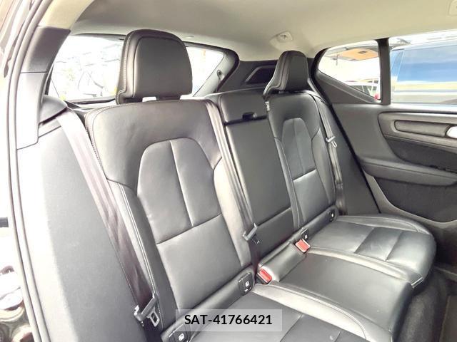 Volvo XC40 2018-08 8054212-12