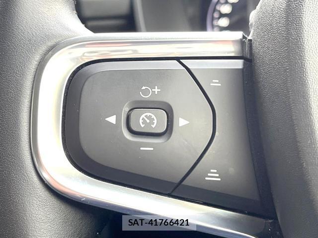 Volvo XC40 2018-08 8054212-7