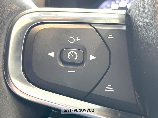 Volvo XC40 2021-06 8054214-7