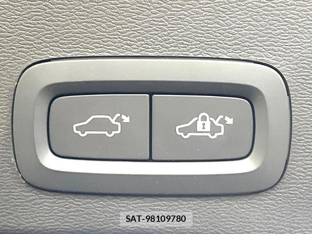 Volvo XC40 2021-06 8054214-9