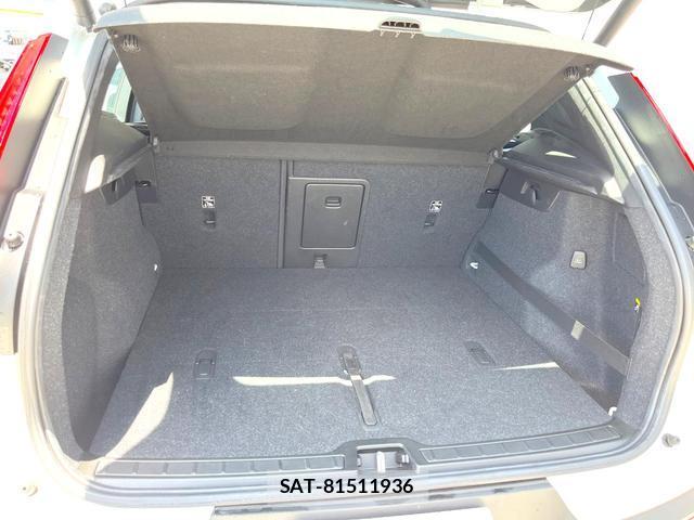 Volvo XC40 2018-09 8054215-11