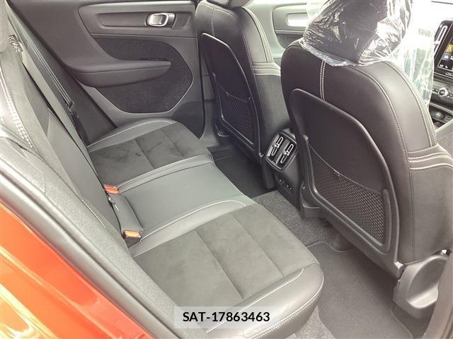 Volvo XC40 2021-06 8056076-10
