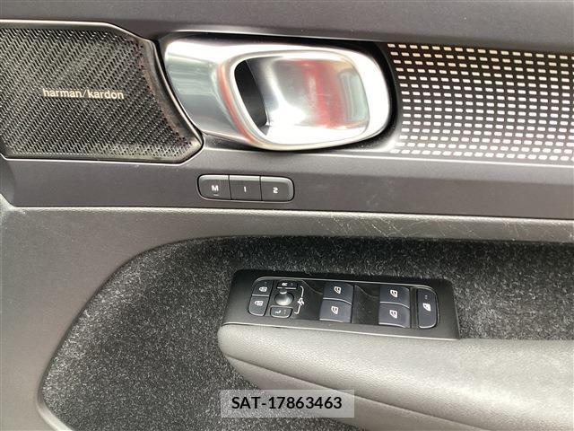Volvo XC40 2021-06 8056076-11