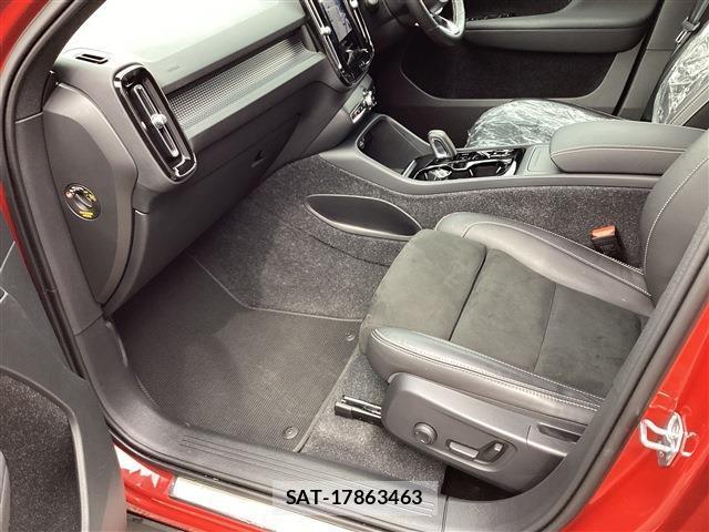 Volvo XC40 2021-06 8056076-9