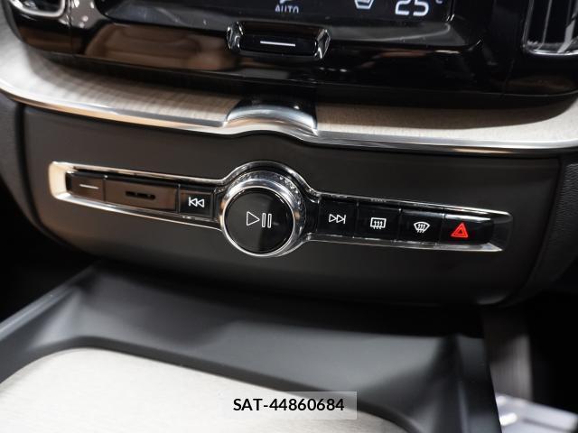 Volvo XC60 2020-08 8055229-9
