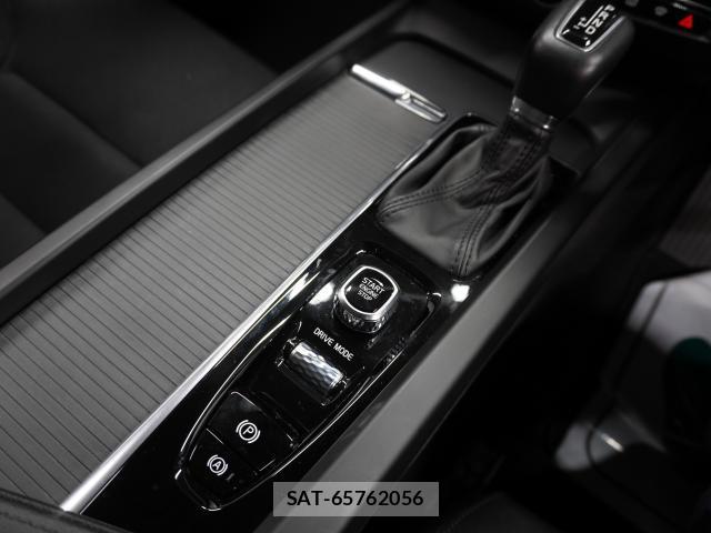 Volvo XC60 2019-08 8055230-9