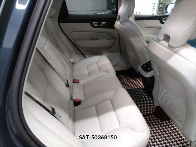 Volvo XC60 2021-05 8055378-3