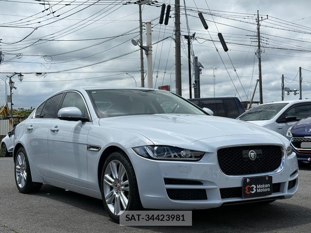 Jaguar XE 2017-09 8054877-13