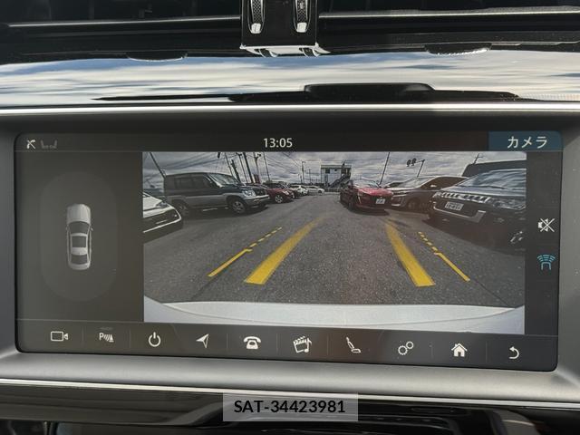 Jaguar XE 2017-09 8054877-6