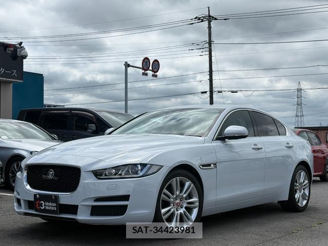 Jaguar XE 2017-09 8054877-7
