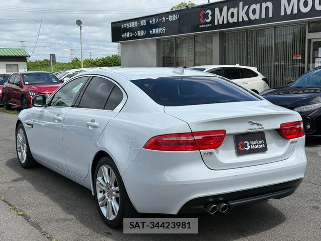 Jaguar XE 2017-09 8054877-9