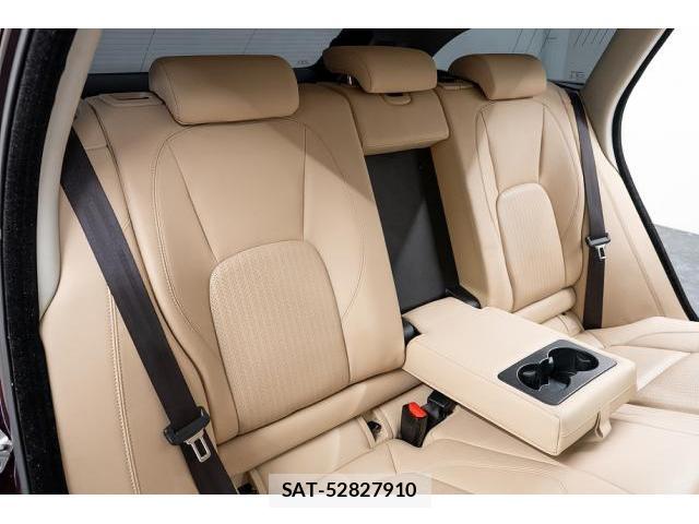 Jaguar XF 2018-11 8054553-14