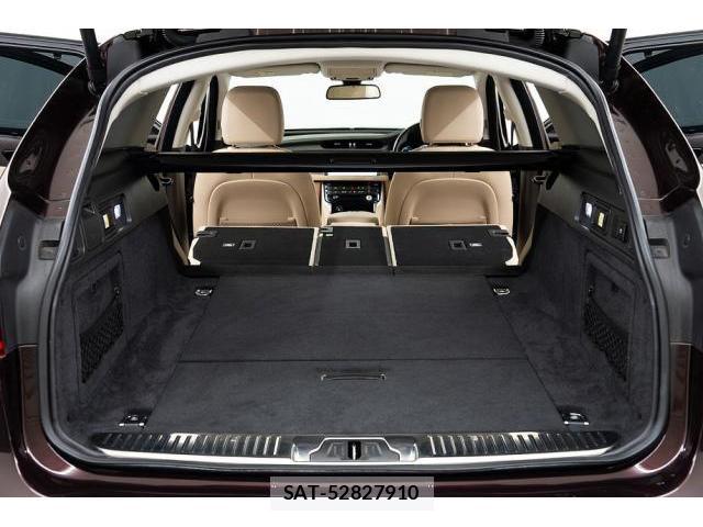 Jaguar XF 2018-11 8054553-15