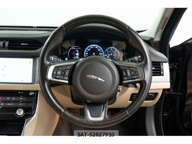 Jaguar XF 2018-11 8054553-16