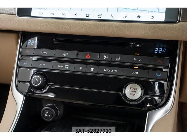 Jaguar XF 2018-11 8054553-18
