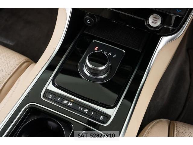 Jaguar XF 2018-11 8054553-19
