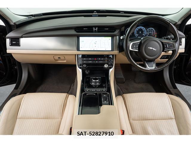 Jaguar XF 2018-11 8054553-2