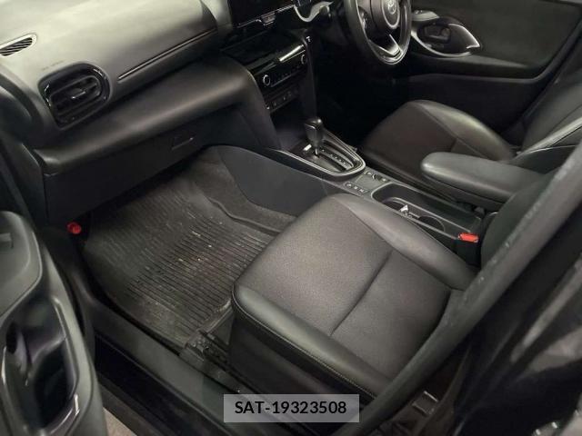 Toyota YARIS CROSS 2024-03 8055037-13