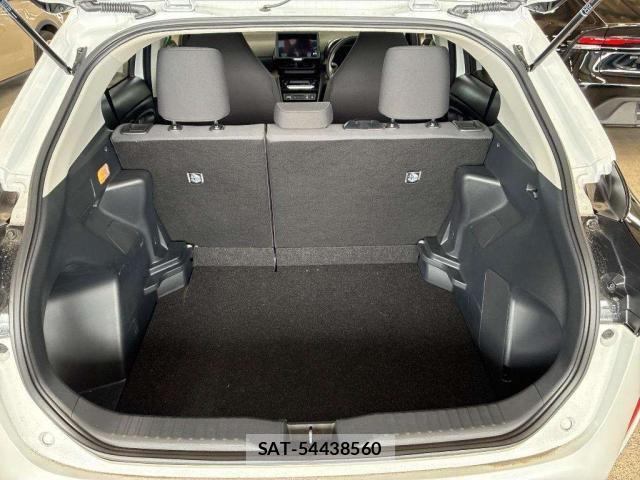 Toyota YARIS CROSS 2025-12 8055406-8