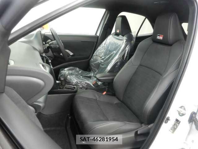 Toyota YARIS CROSS 2025-12 8055748-16