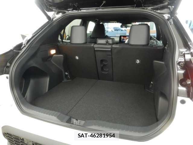 Toyota YARIS CROSS 2025-12 8055748-18