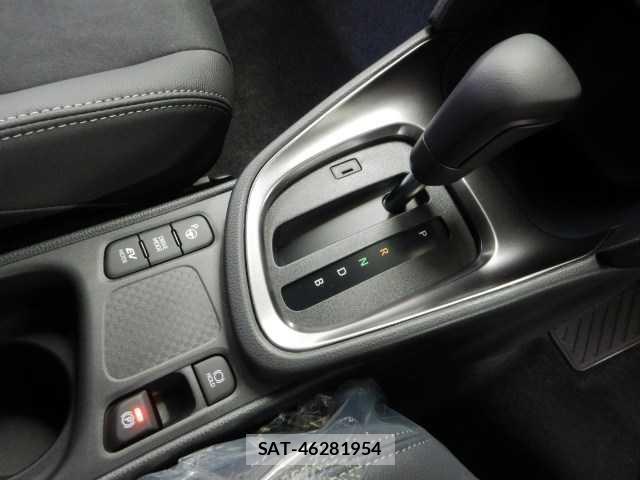 Toyota YARIS CROSS 2025-12 8055748-8