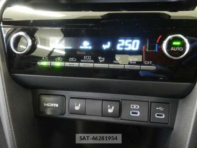 Toyota YARIS CROSS 2025-12 8055748-9