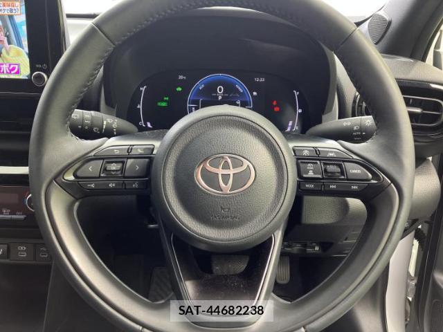 Toyota YARIS CROSS 2024-11 8056244-15