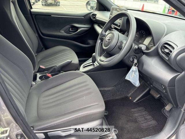 Toyota YARIS 2023-04 8053317-2