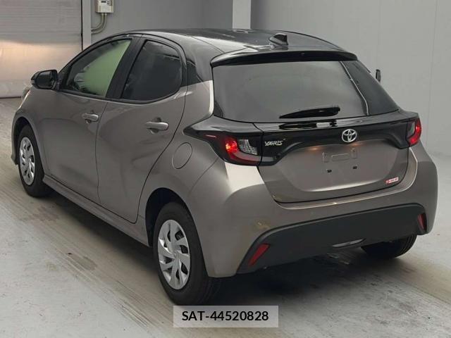 Toyota YARIS 2023-04 8053317-4