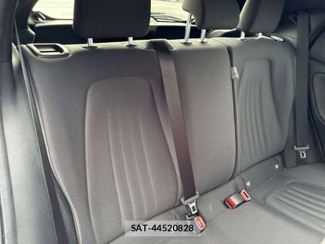 Toyota YARIS 2023-04 8053317-5