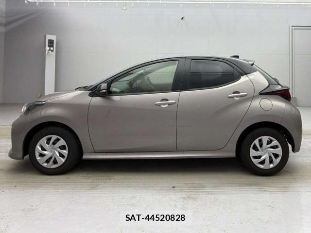 Toyota YARIS 2023-04 8053317-7