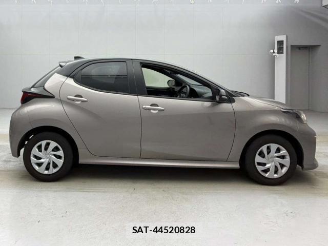Toyota YARIS 2023-04 8053317-8