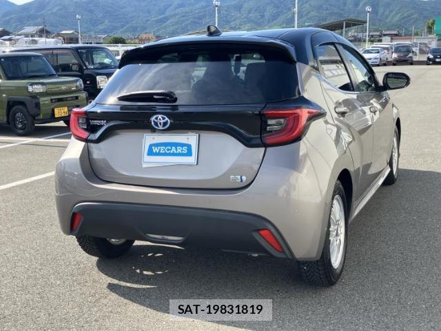 Toyota YARIS 2021-11 8053464-2