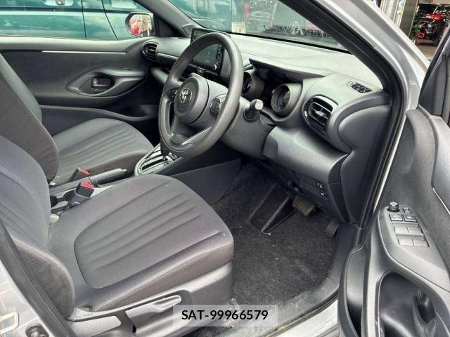 Toyota YARIS 2023-01 8055312-12
