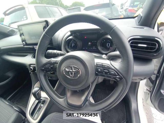 Toyota YARIS 2022-07 8055591-4