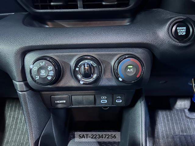 Toyota YARIS 2024-05 8055645-12