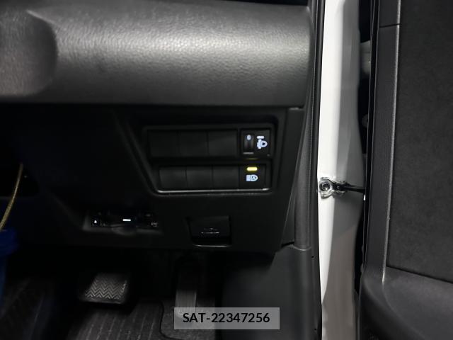Toyota YARIS 2024-05 8055645-13
