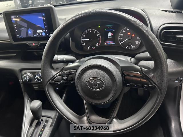 Toyota YARIS 2024-05 8055646-11