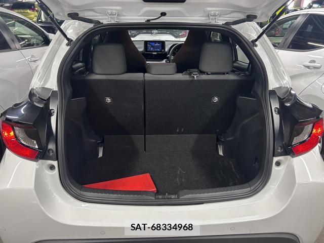 Toyota YARIS 2024-05 8055646-15