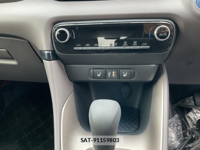 Toyota YARIS 2022-07 8056070-13