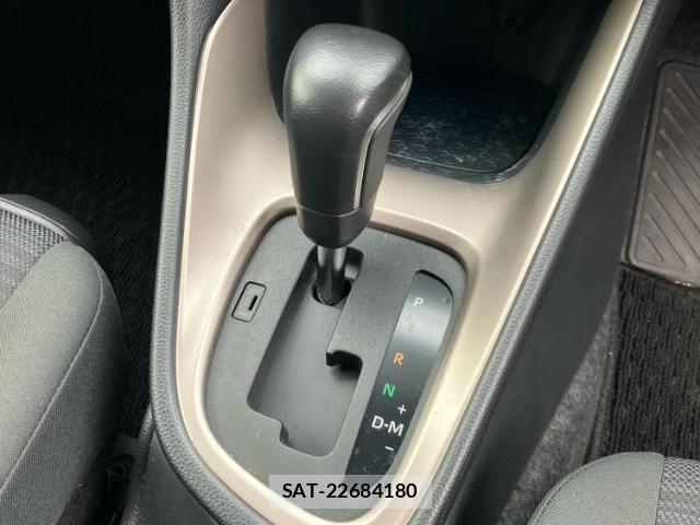 Toyota YARIS 2023-07 8056122-12
