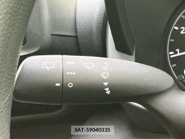 Toyota YARIS 2021-04 8056166-13