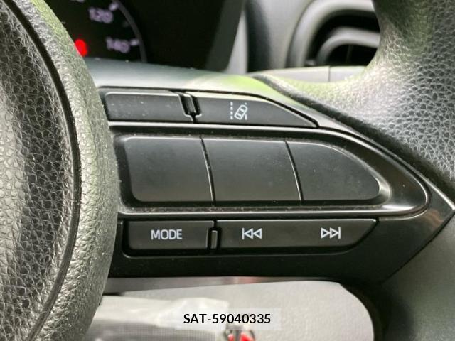 Toyota YARIS 2021-04 8056166-16