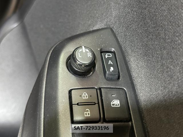 Toyota YARIS 2022-06 8056290-10