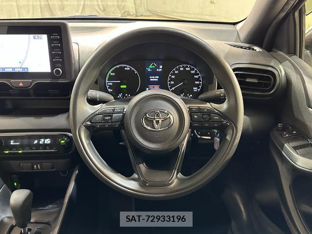 Toyota YARIS 2022-06 8056290-6